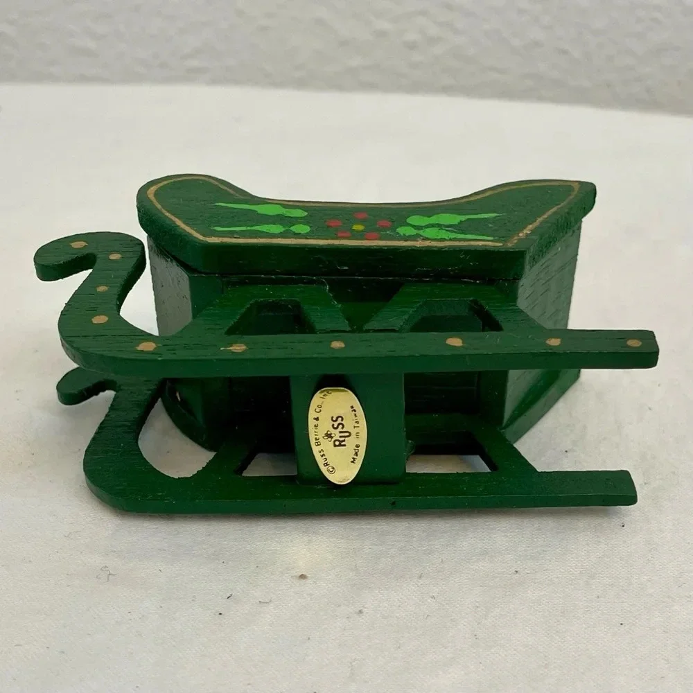 Vintage RUSS Country Antique Ornaments Wooden Sleigh w/Presents Style #BX 2026.
